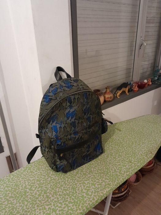 Vendo Mochila de Senhora PARFOIS muito bonita como nova