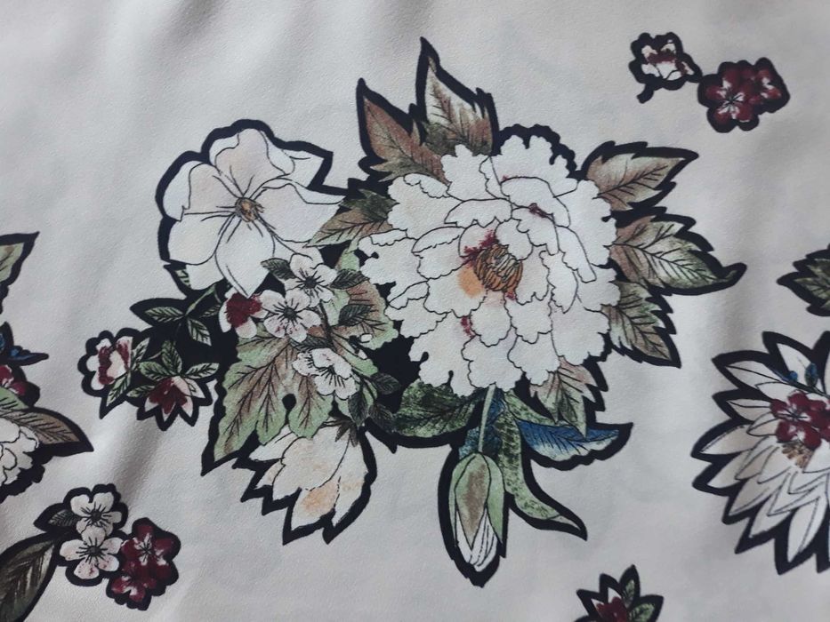 Blusa da Zara às flores