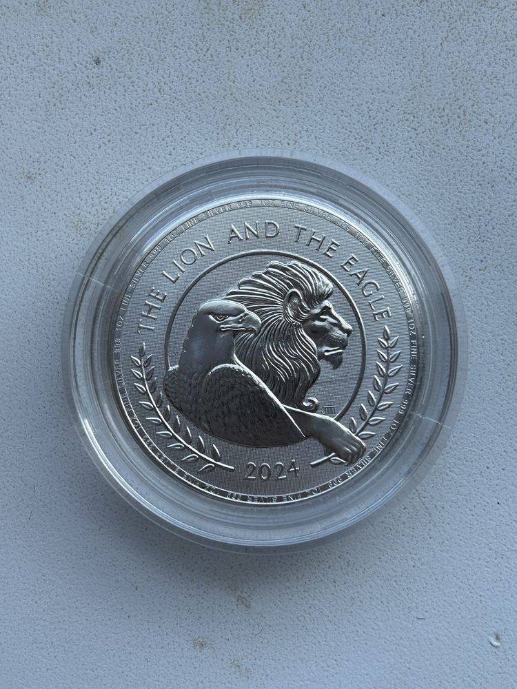 Серебряная монета орел и лев