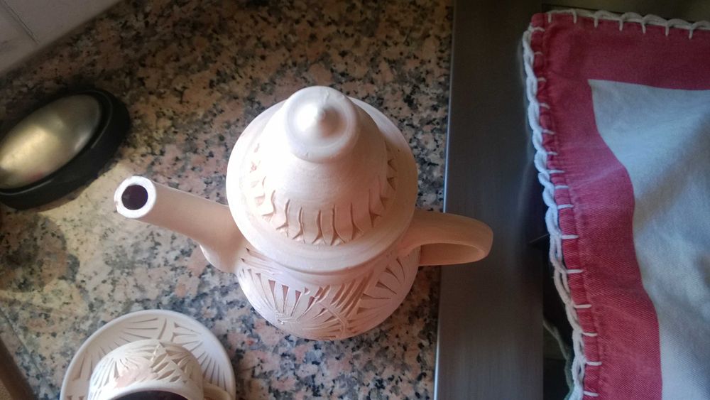 Conjunto de Bule de chá e 6 chávenas e 6 pratos de chávena