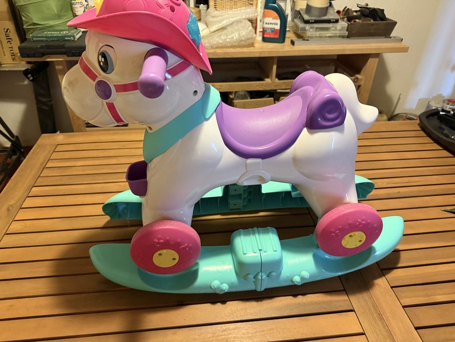 Cavalo chicco cor de rosa