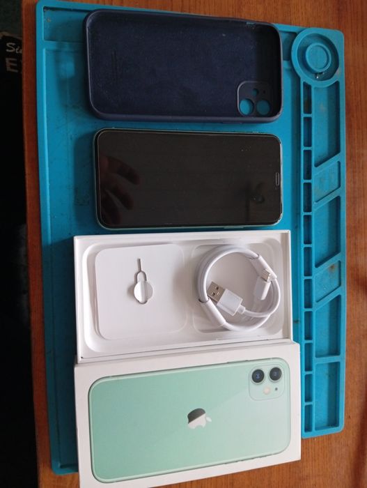 Айфон 11 на 64 як новий