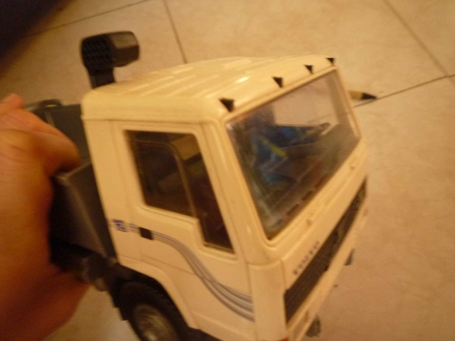 Camião Volvo EMEY escala 1/18 FL10 Intercooler em PVC