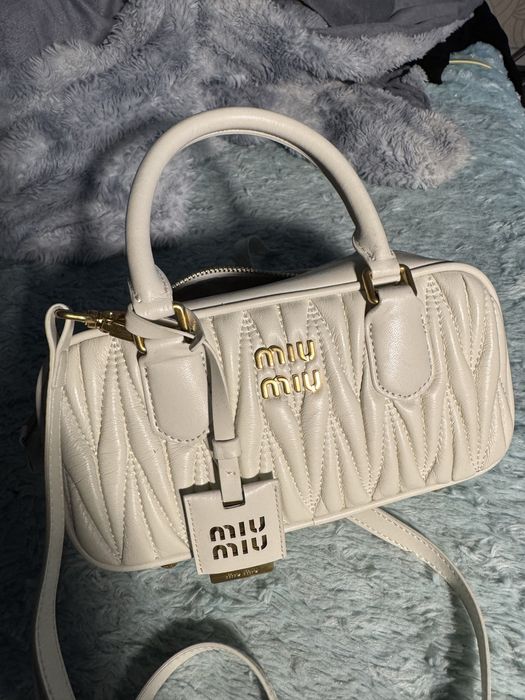 Сумочка Miu Miu в гарному стані як оригінал