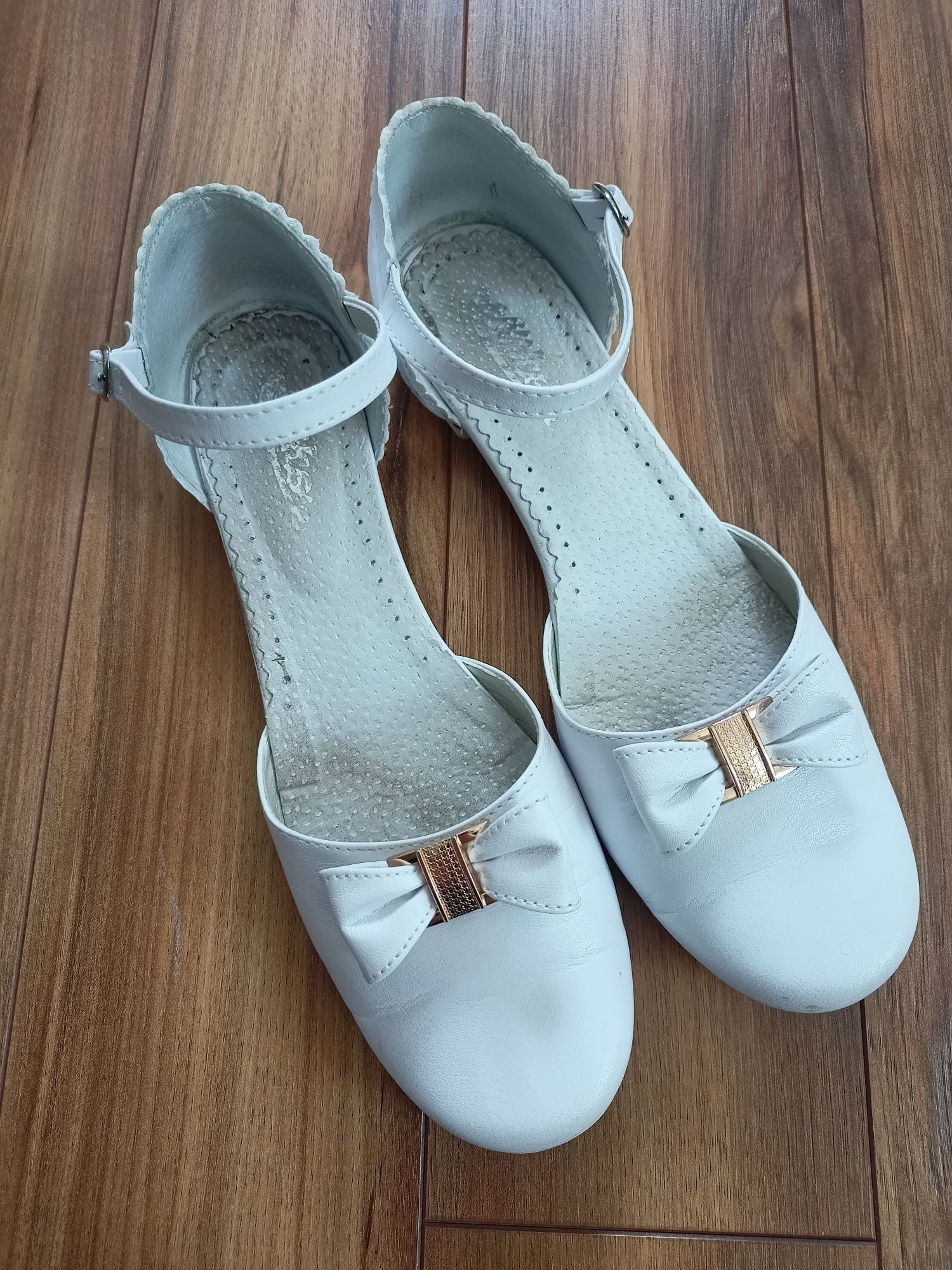 Buty dziecięce do komunii r.38 Miko