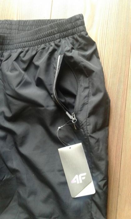 WYPRZEDAŻ Nowe spodnie dresowe firmy 4f męskie rozmiar M