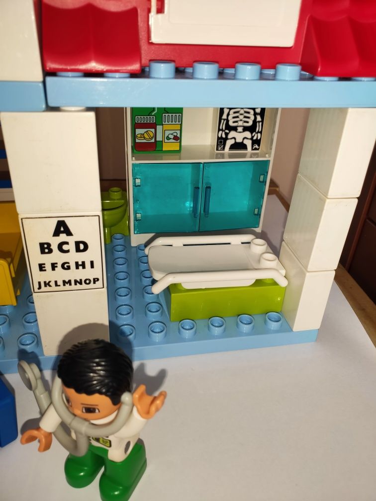 Szpital LEGO Duplo 5695 lekarz