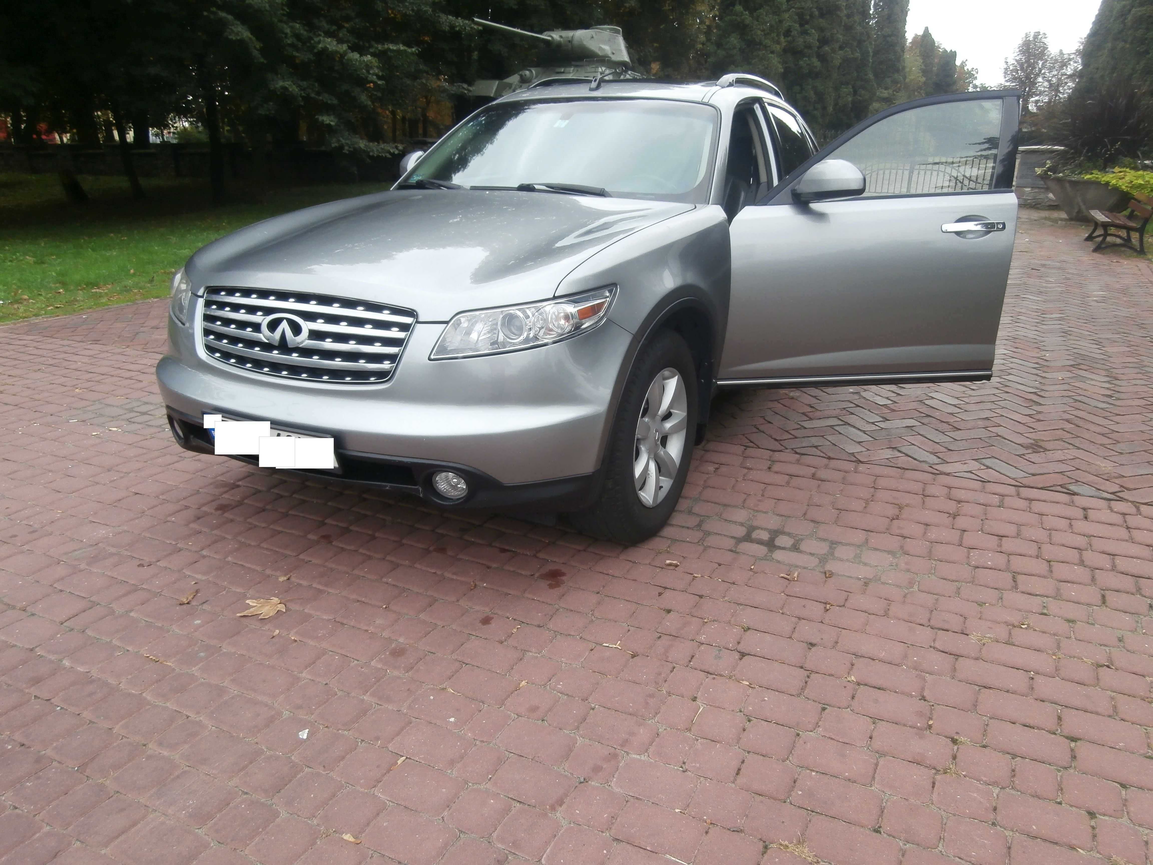 Infiniti FX35  Rok 2005