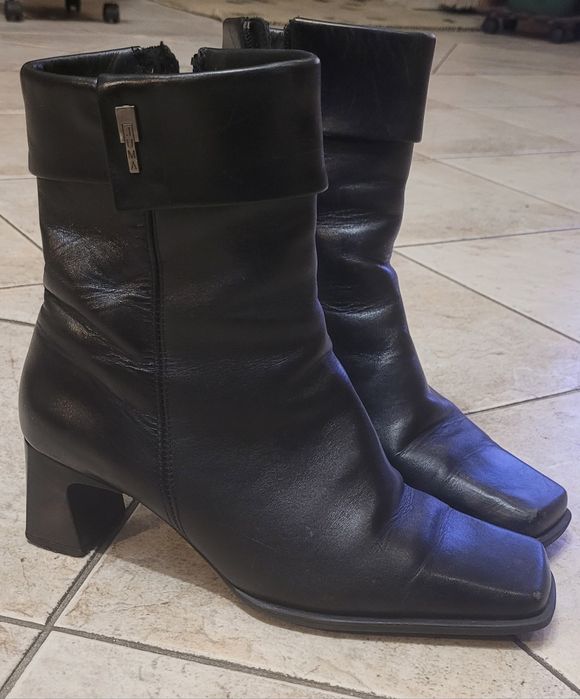 Czarne skórzane ocieplane botki kozaki na stabilnym niskim obcasie r40