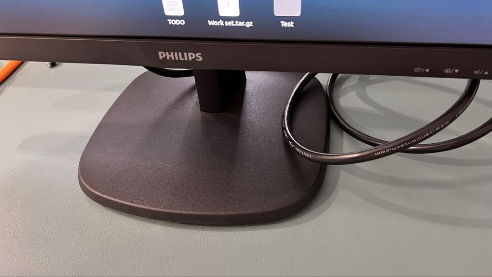 Монітор Philips 243V7QDAB/00 (1.5 років у використанні)
