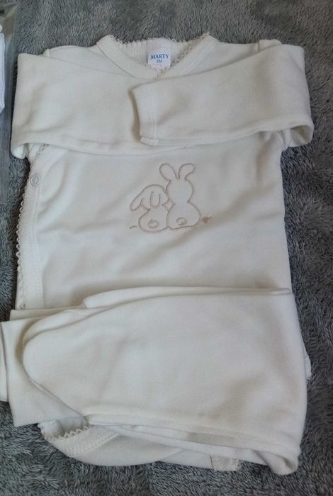 Bodys e calcinhas interiores de bebê