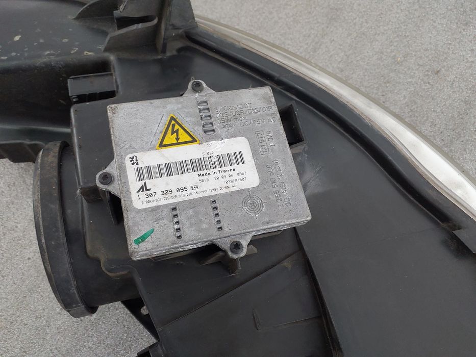 Ótica / farol direita PEUGEOT 407 SW (6E_)