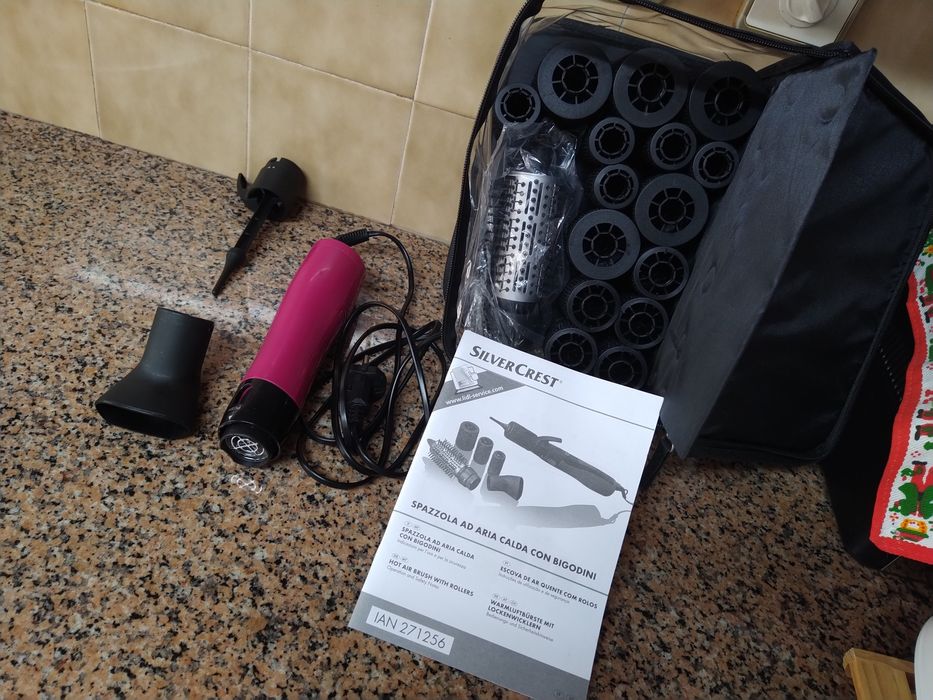 Secador de cabelo com escovas rolos casa quarto apartamento vivenda.