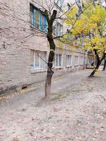 Продаж приміщення під магазин або офіс Олени Теліги 49 метроДорогожичі