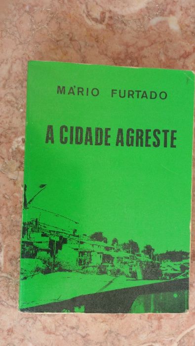 Dois livros antigos colecionáveis - Ler descrição