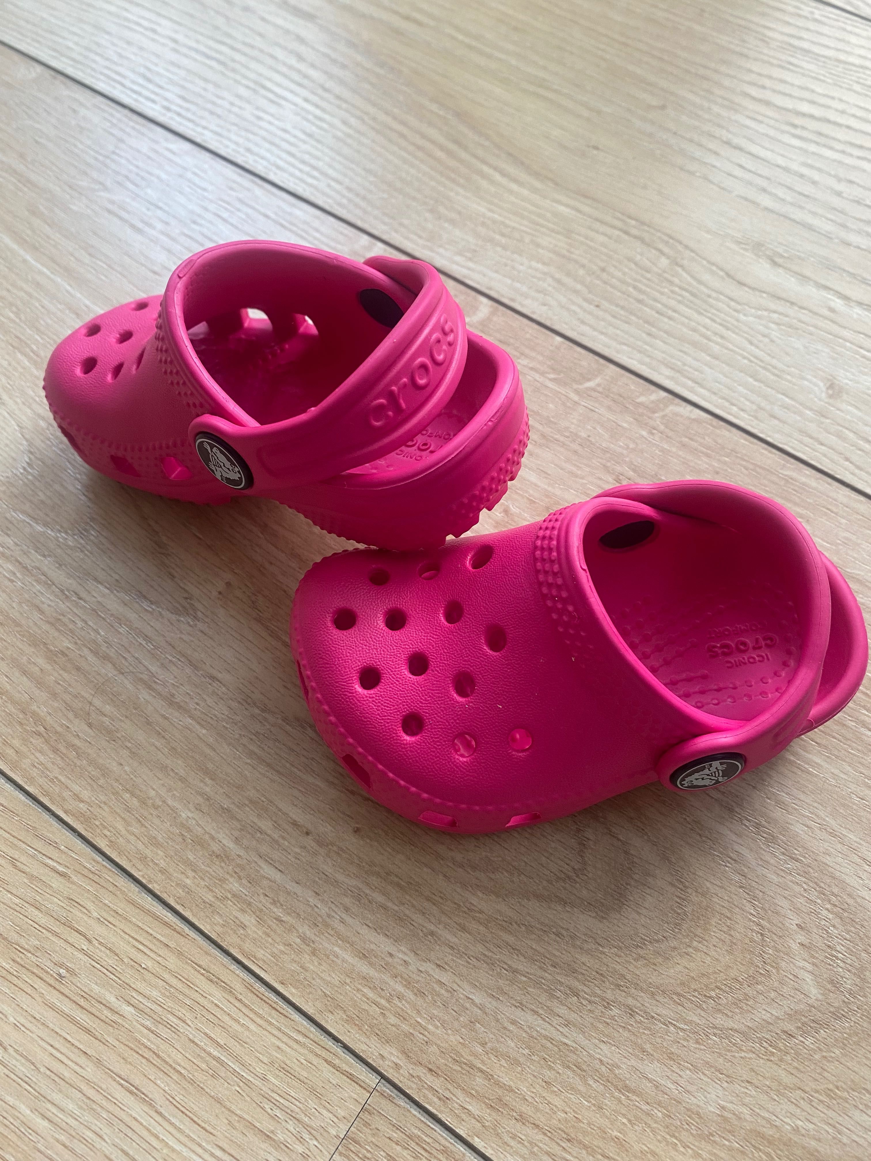 Crocs rosa criança