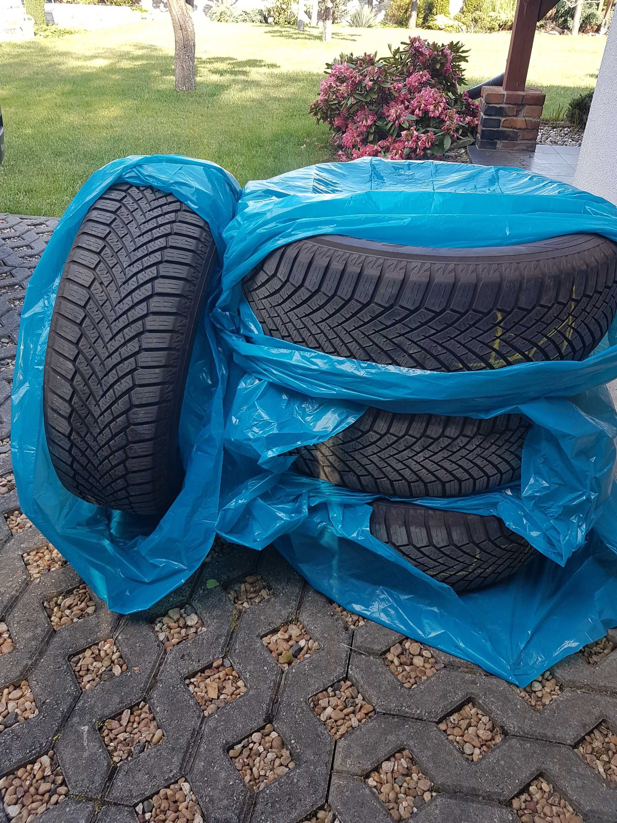 Opony zimowe 215/65R16 Yokohama bluearth