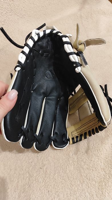 Бейстбольна рукавиця