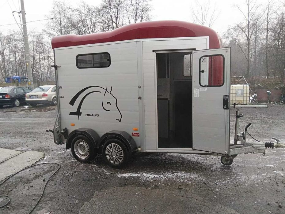 Przyczepa Cheval Liberte dwuosiowa do przewozu koni