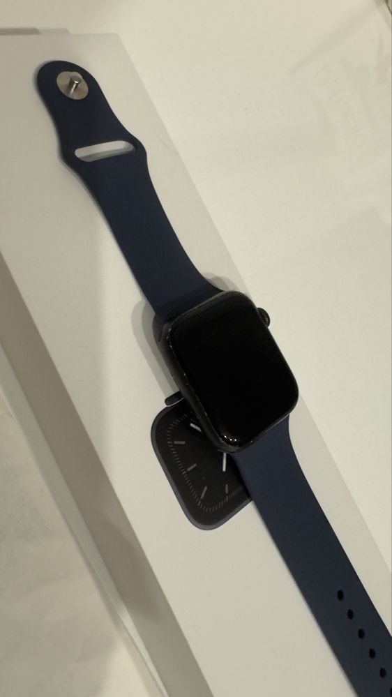 APPLE Watch Series 5 GPS Como Novo - 44 mm Alumínio Cinzento, Preto