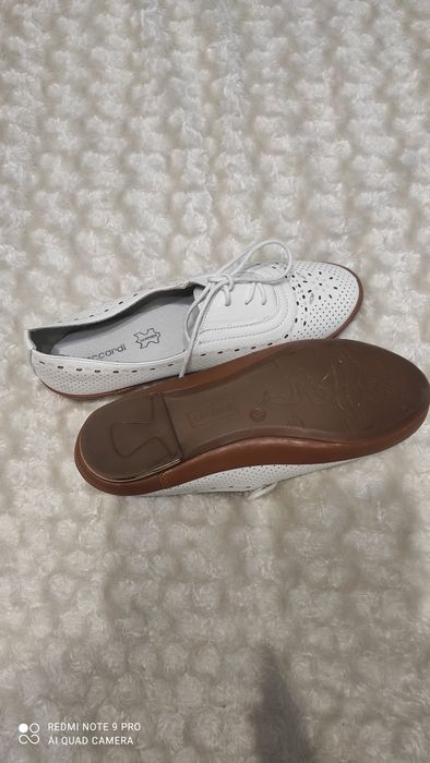 Продам туфли новые ,на шнурках