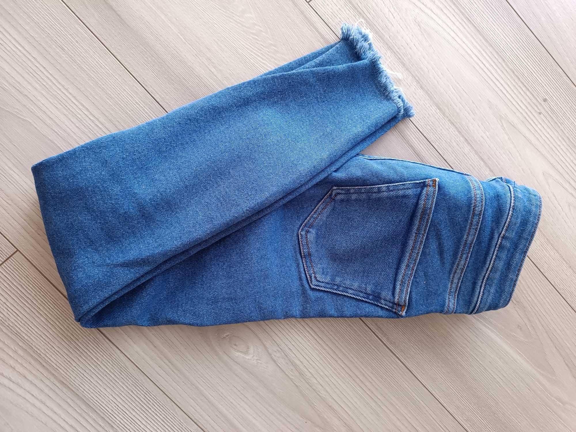 Spodnie dziewczęce jeansowe z dziurami skinny używane, rozmiar 146 cm