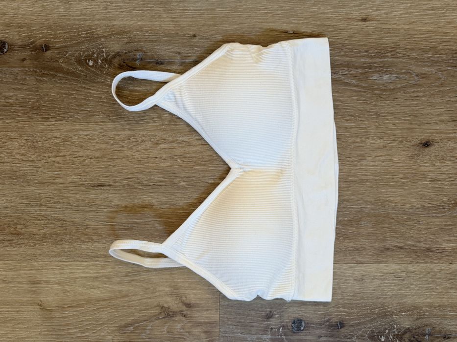 Белый топ в рубчик с чашечкой 75 В