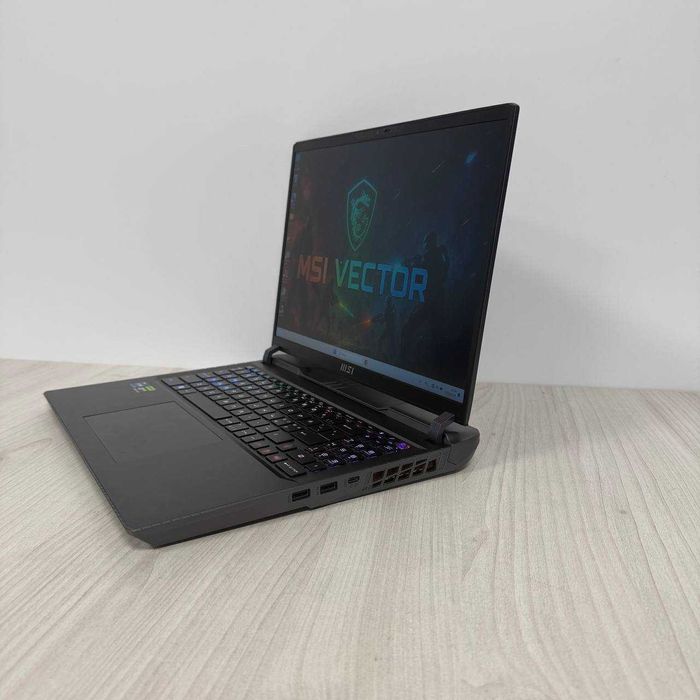 MSI Vector GP68HX 12VH  144Hz i9-12900HX 32GB SSD 1TB  RTX 4080