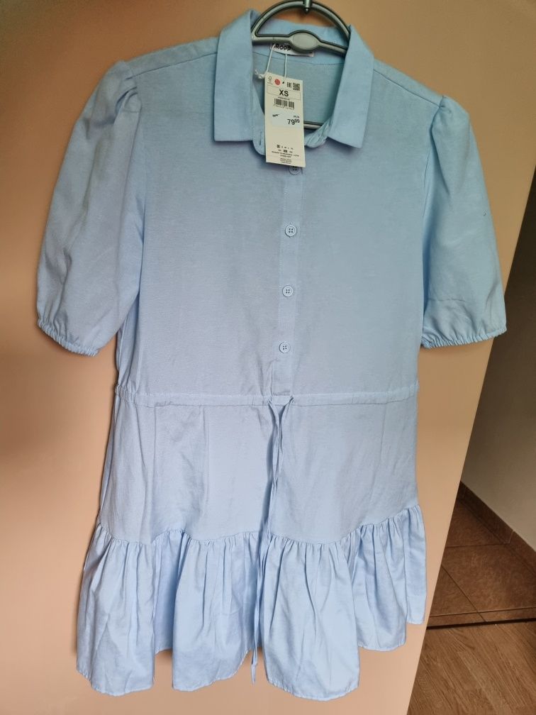 Sukienka z kołnierzykiem Cropp XS.