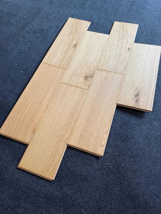 podłoga dębowa hybrydowa 10,5x200x568 – Lakier