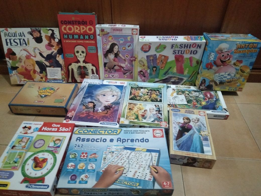 Conjunto de jogos e puzzles