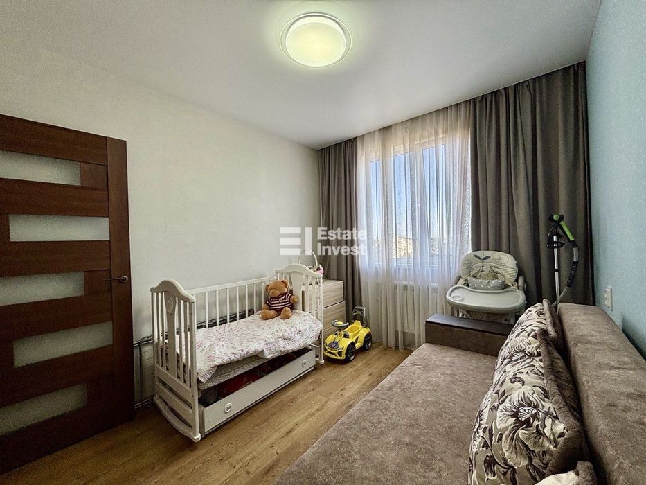 У продажу 4 кімн.кв.за адресою вул. Амосова,13.