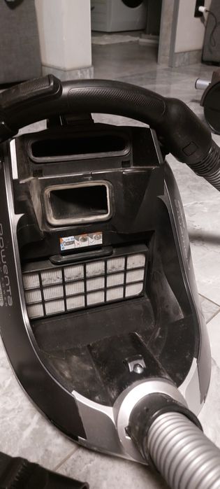 Рабочий пылесос Rowenta RO6963EA с насадками