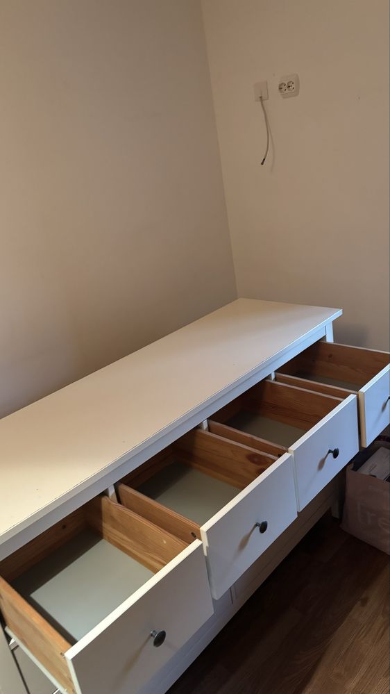 Cómoda IKEA HEMNES 8 gavetas