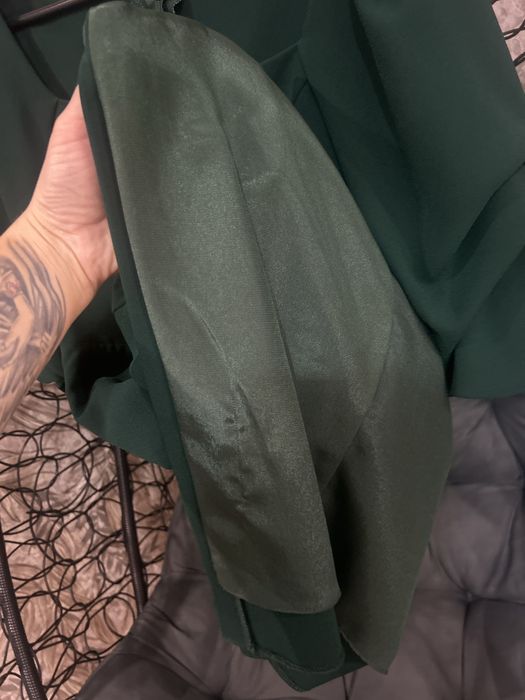 Сукня смарагдового кольору