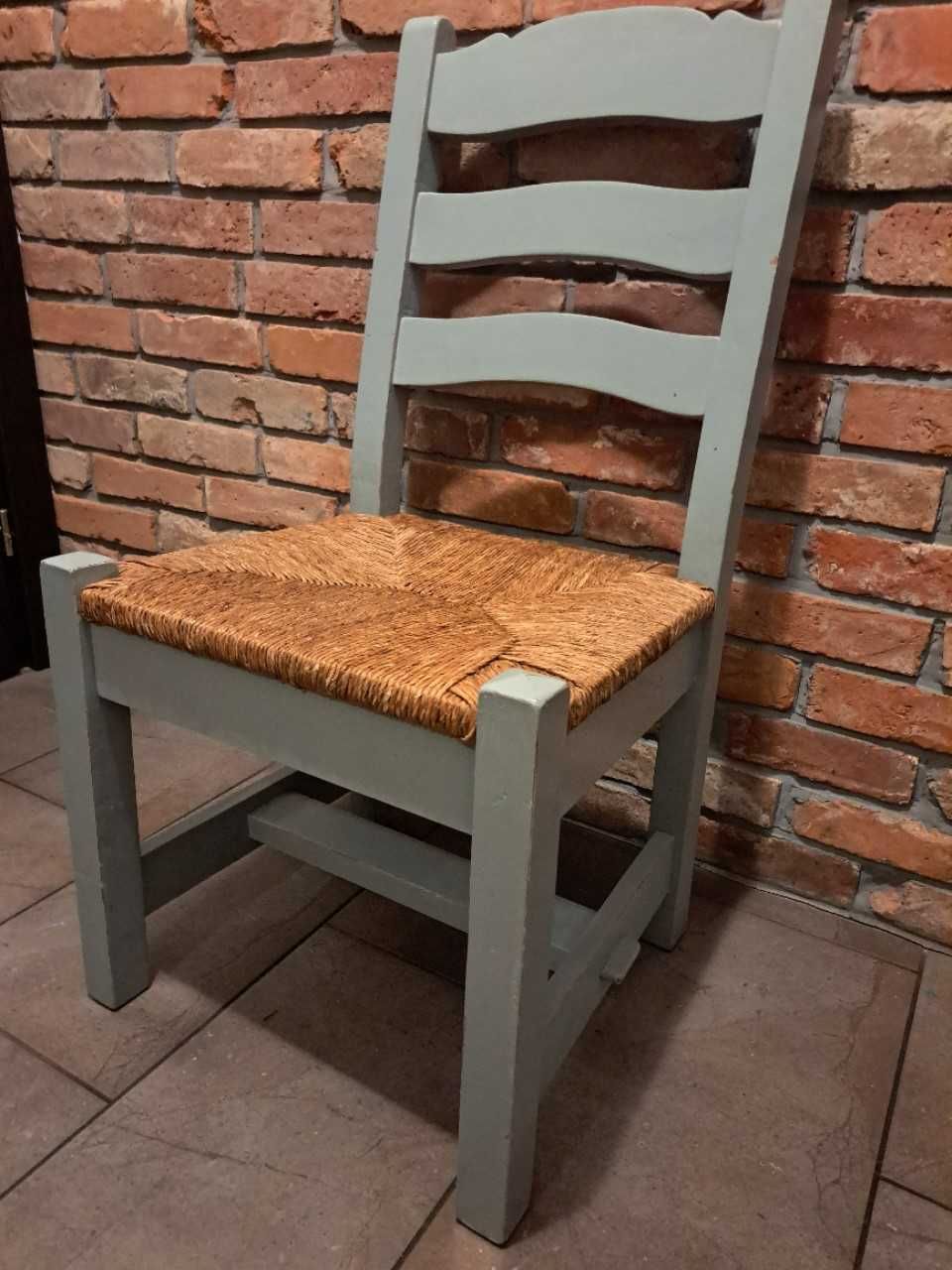 Krzesła drewniane. Do jadalni lub w inne miejsce.