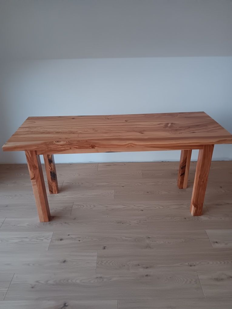 Stół jadalniany drewniany (jabłoniowy).