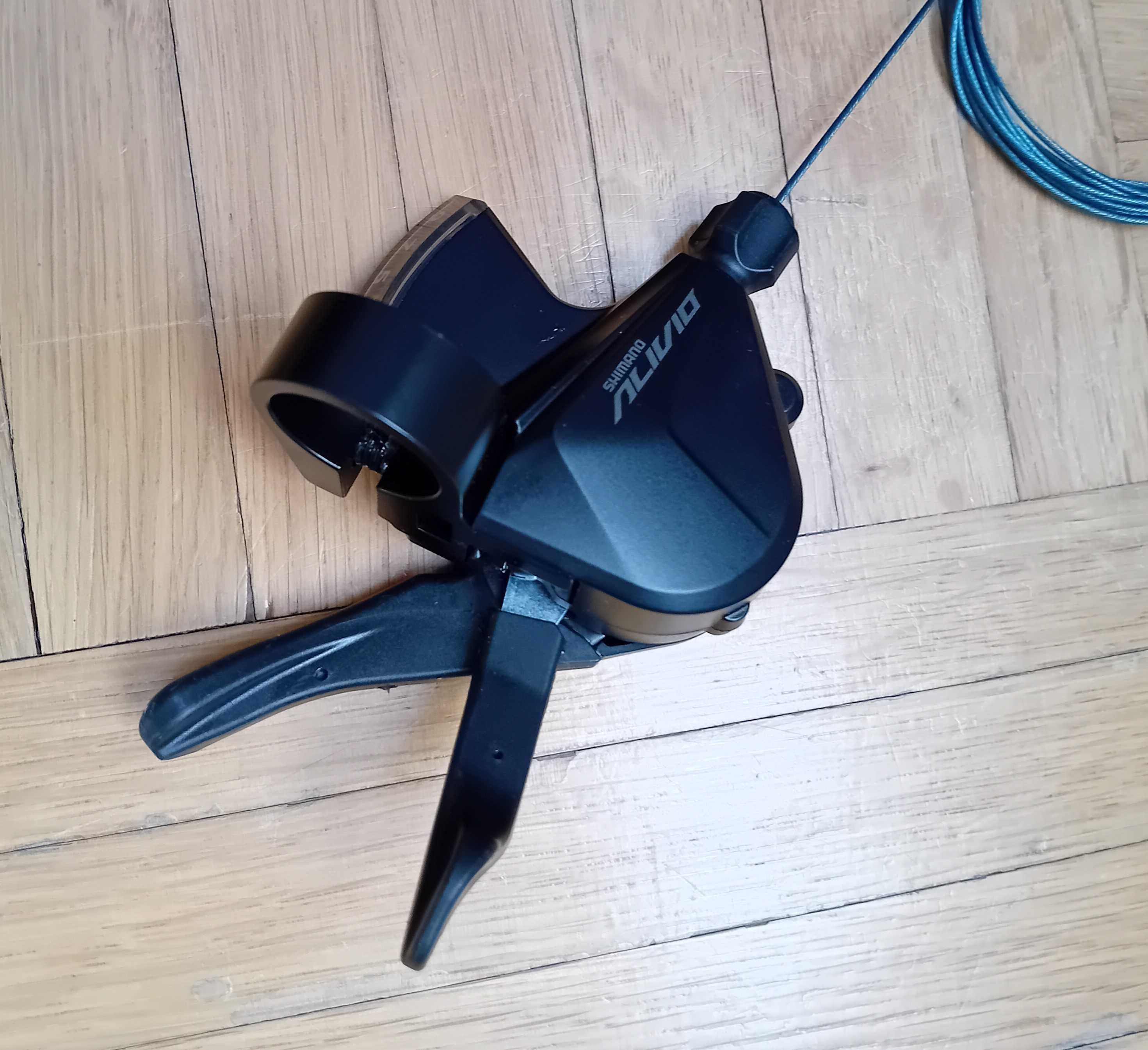 Manetka,dźwignia przerzutki Shimano Alivio SL-M3100 prawa, 9-biegowa.