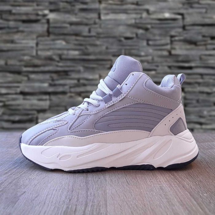 Кроссовки женские на зиму с мехом Adidas Yeezy Boost 700 High (23 см)