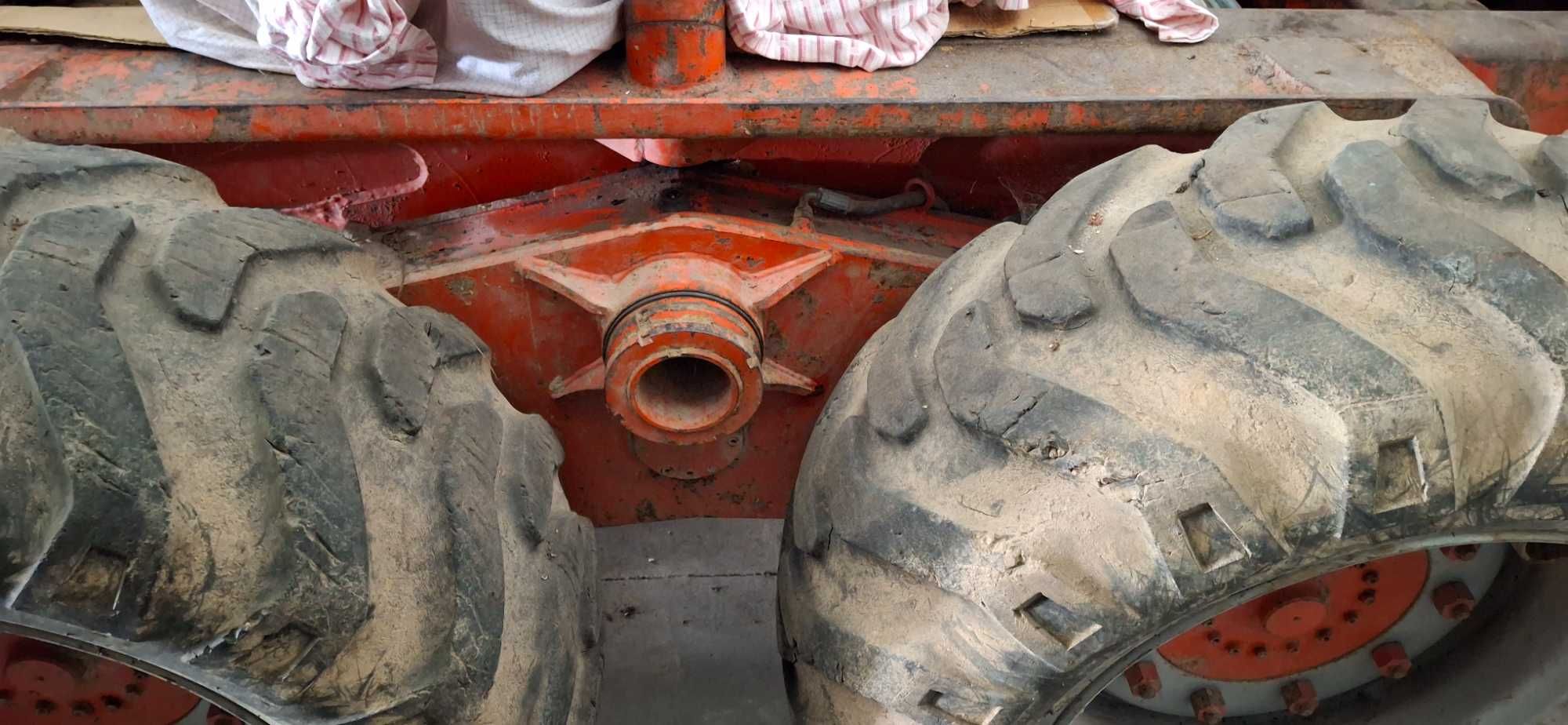 Reboque com grua