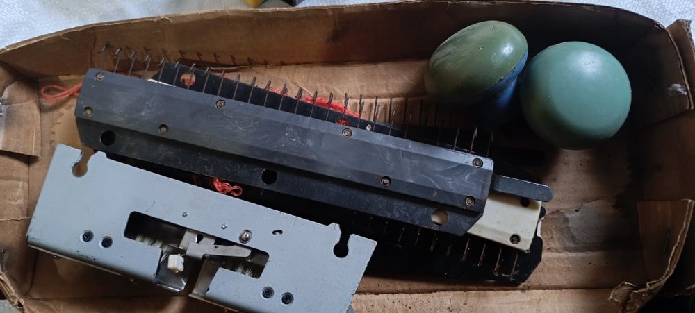 Вязальная машинка Нева 5