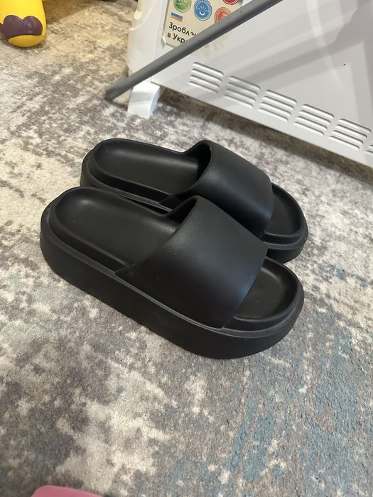 шлепки на платформе