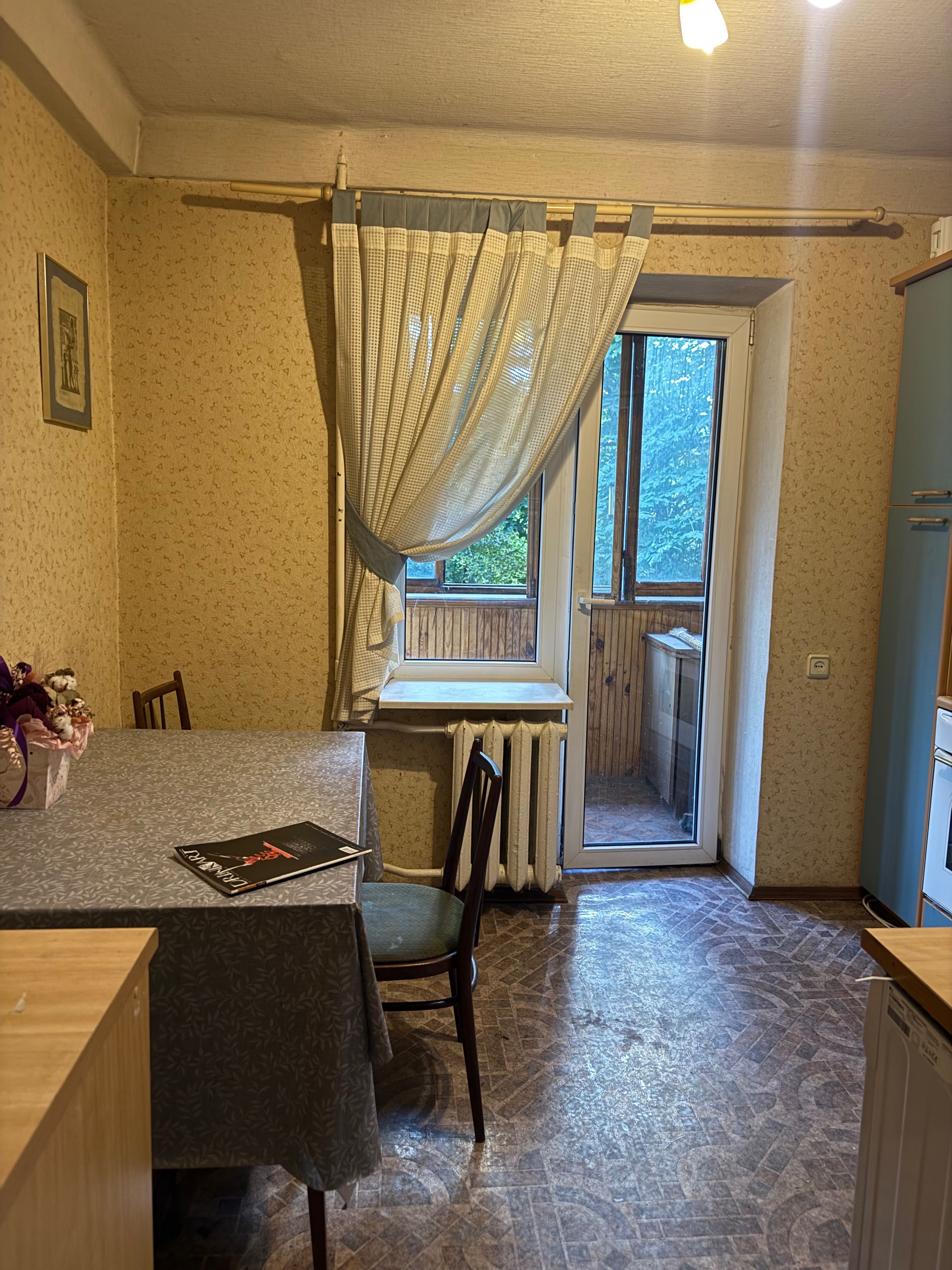 Продаж двокімнатної квартири Київ, вул. Парково-Сирецька 21