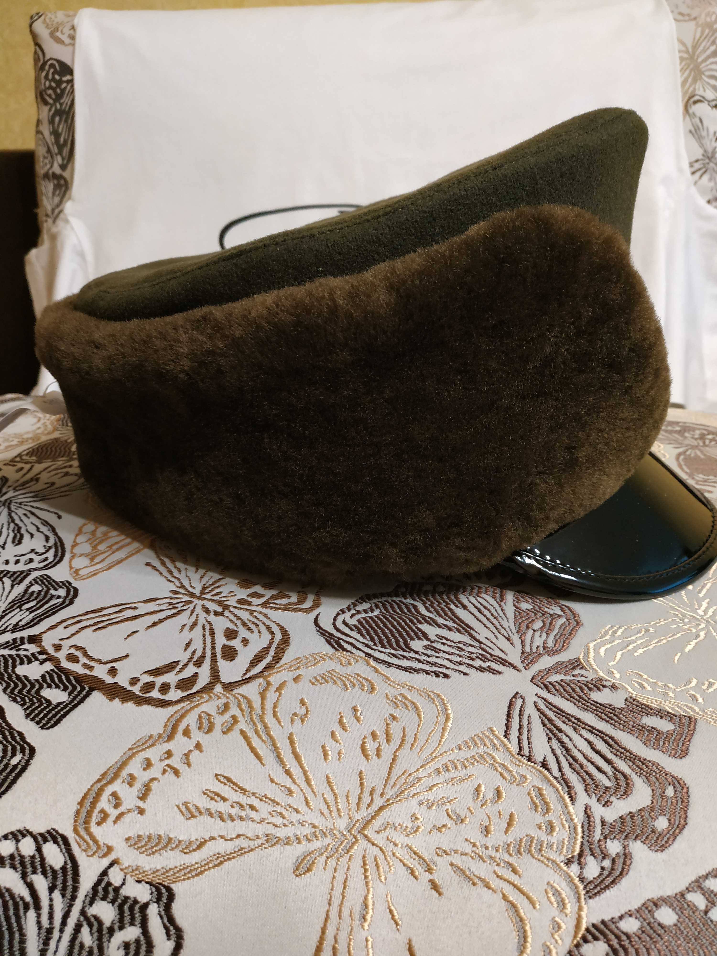 Шапка зимова, повсякденна, захисного кольору, з овчини.