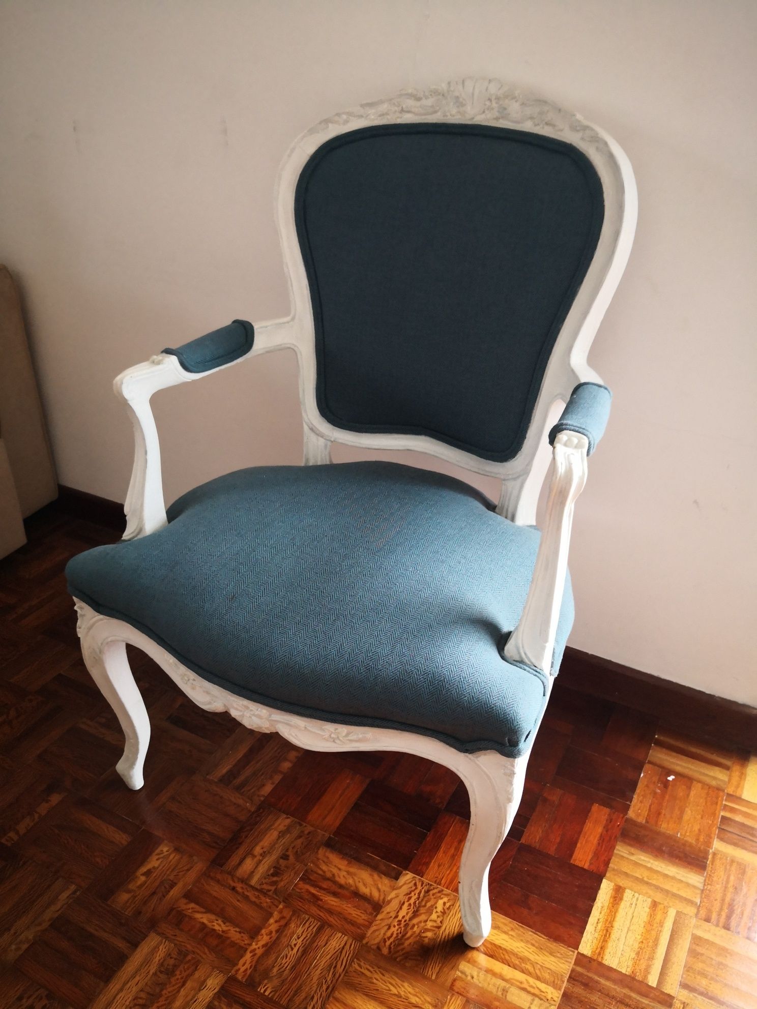Cadeira antiga bom estado