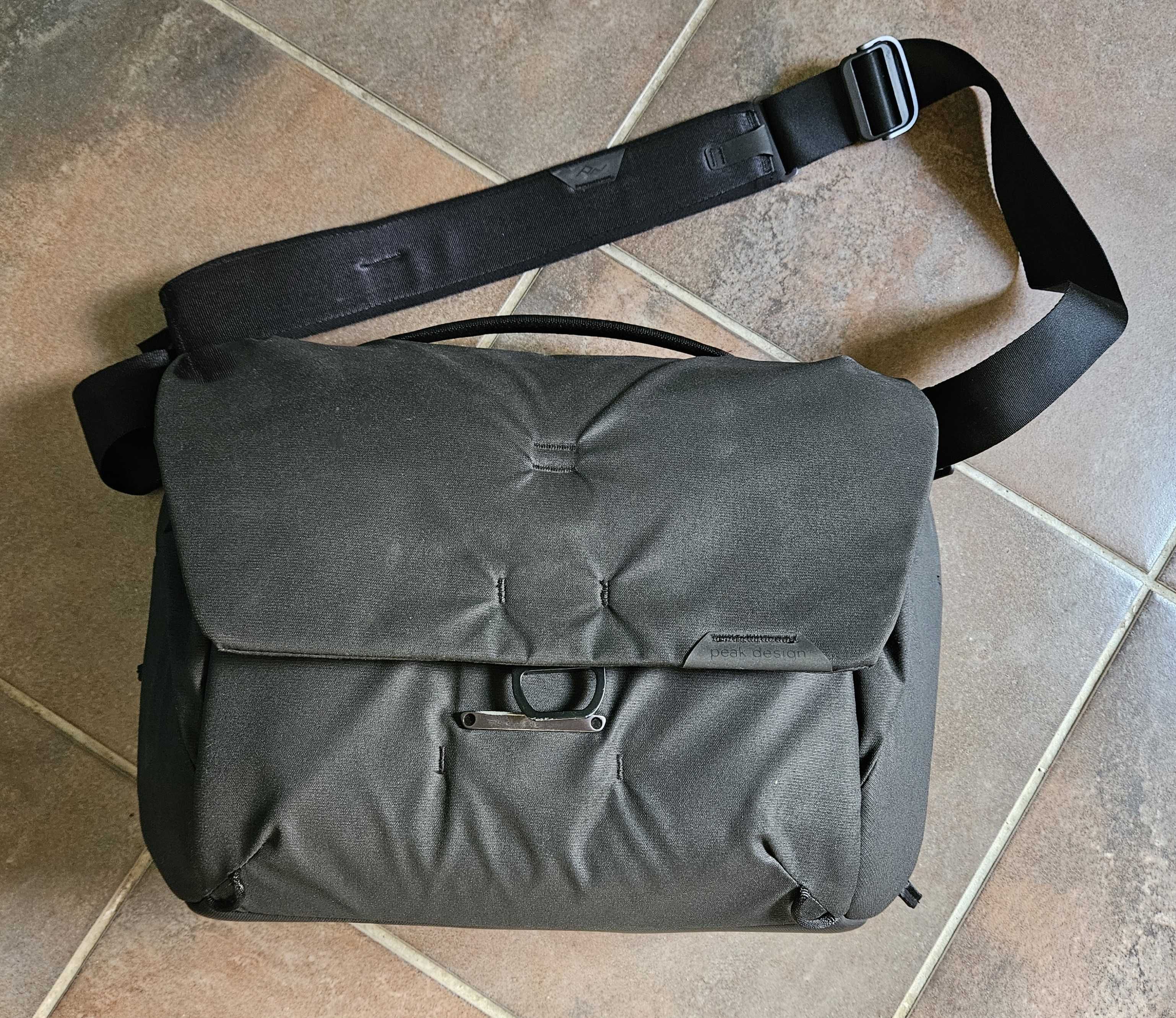 PEAK DESIGN Everyday Messenger 13L V2 Preta (Quase Nova)