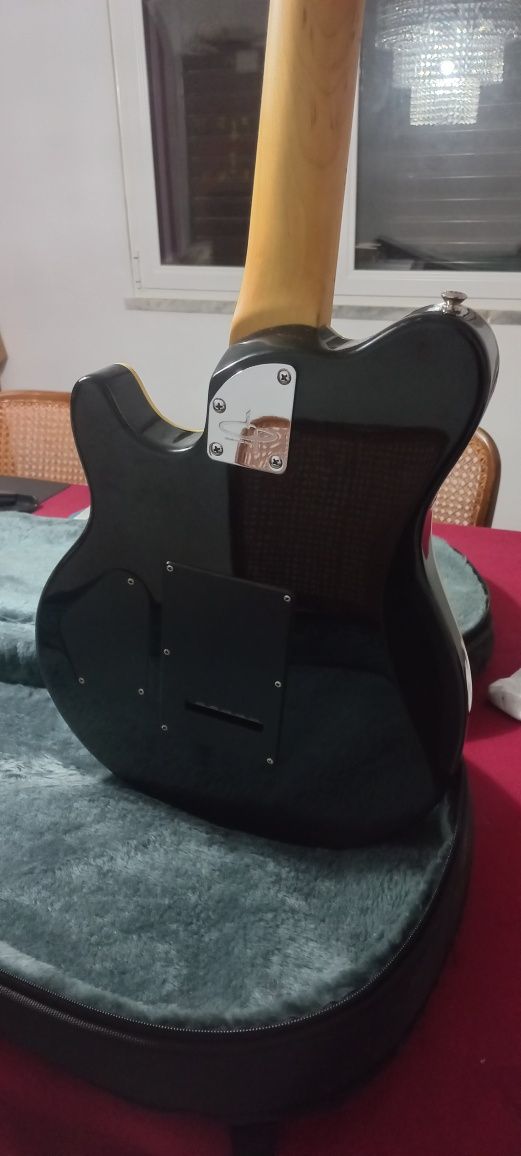 Guitarra Ernie Ball Music Man MM1