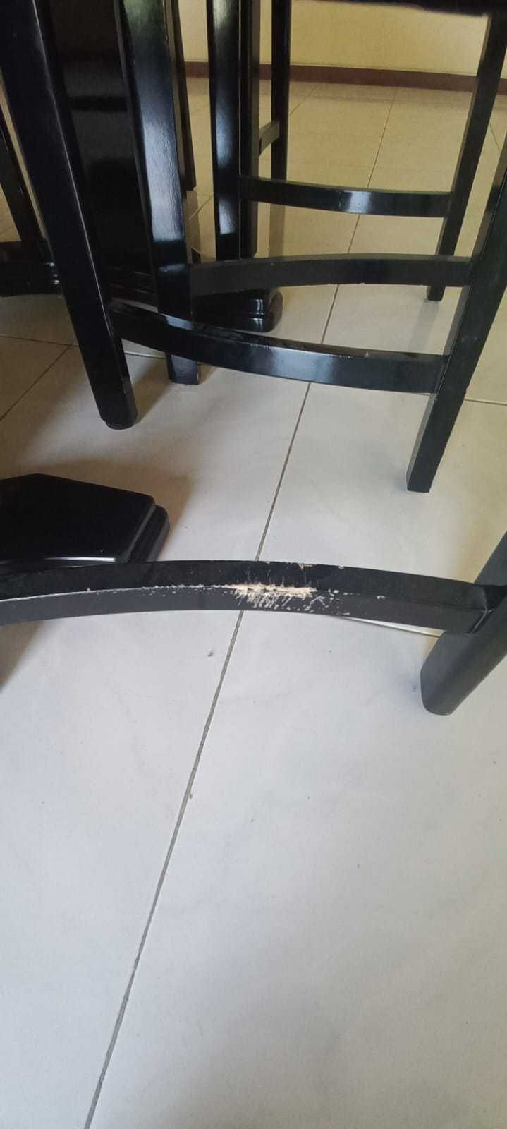 Mesa de Jantar Extensível Lacada com 6 Cadeiras