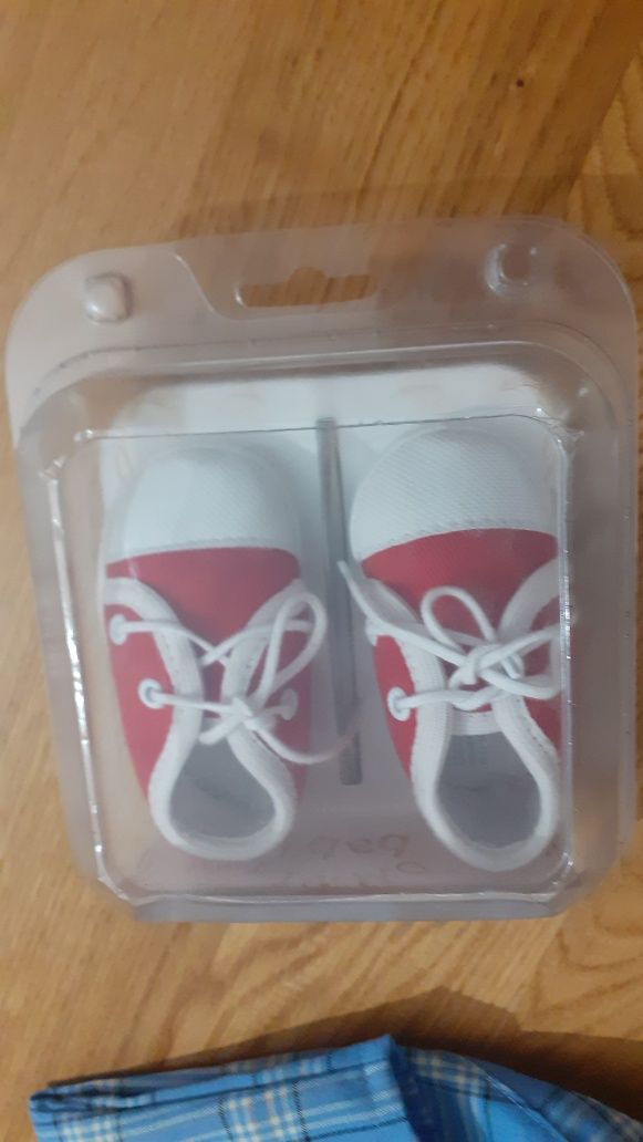 Buciki buty trampki niemowlęce do Chrztu r. 10 czerwone