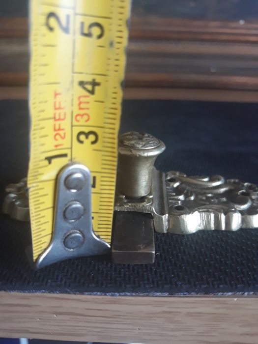 Fecho em bronze pequeno